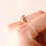 Anello a “V” vintage in oro giallo e bianco 9K con diamanti (0.15ctw ca.), anni ‘70/‘80