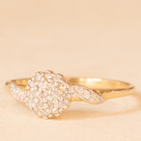 Anello a fiore vintage in oro giallo e bianco 9K con diamanti (0.10ctw ca.), anni ‘70