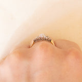 Anello vintage in oro giallo e bianco 9K con opale (0.15ct ca.) e diamanti, anni ‘70