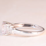Anello vintage in oro bianco 9K con kunzite (1.20ct ca.) e diamanti di taglio tapered, anno 2005