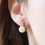 Orecchini vintage in oro bianco 18K con perle bianche e diamanti di taglio vecchia miniera (0.70ctw ca.), anni ‘40/‘50