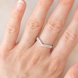 Anello a “V” in platino con diamanti di taglio brillante (0.50ctw), anni ‘80