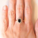 Anello a margherita vintage in oro giallo 9K con zaffiro (1.20ct ca.) e diamanti (0.12ctw ca.), anni ‘80/‘90