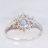 Anello a margherita vintage in platino con zaffiro (0.60ct) e diamanti (0.41ctw), anni ‘90