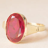 Anello da cocktail vintage in oro giallo 8K con rubino sintetico (10ct ca.), anni ‘70