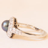 Anello a margherita vintage in oro bianco 14K con perla nera e diamanti di taglio brillante (0.40ctw ca.), anni ‘70