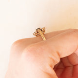 Anello a fiore vintage in oro giallo 9K con granati (0.60ctw ca.), anno 1966