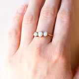 Anello trilogy antico in oro giallo 9K con opali (0.90ctw ca.), anni ‘10