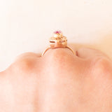 Anello vintage in oro giallo 14K con zaffiro rosa sintetico (1.60ct ca.), anni ‘70