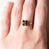 Anello a fiore antico in oro giallo 14K con granati, primi del ‘900