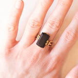 Anello antico in oro giallo 18K con onice, primi del ‘900