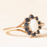 Anello a margherita vintage in oro giallo 9K con opale (0.20ct ca.) e zaffiri (0.40ctw ca.), anno 1990
