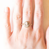 Anello vintage in oro giallo 9K con cammeo su lava, anni ‘40