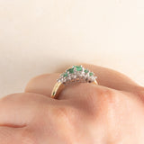 Anello vintage in oro giallo e bianco 14K con smeraldi (0.34ctw ca.) e diamanti (0.30ctw ca.), anni ‘70