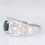 Anello a fascia in platino con tormalina verde (1.13ct) e diamanti (0.38ctw) e con lavorazioni a traforo, anni '90/anni '2000