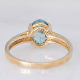 Anello in oro giallo 9K con zircone azzurro (1.63ct) e zirconi bianchi