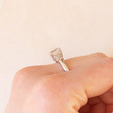 Anello vintage in oro bianco 9K con kunzite (1.20ct ca.) e diamanti di taglio tapered, anno 2005