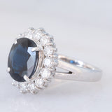 Anello a margherita vintage in platino con zaffiro (4.30ct) e diamanti (1.05ctw), anni ‘80