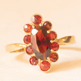 Anello a fiore vintage in oro giallo 8K con granati (1.30ctw ca.), anni ‘70