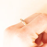 Anello gypsy in oro giallo 9K con zaffiri rosa sintetici (0.28ctw ca.), anno 2004