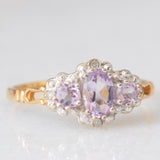 Anello vintage in stile vittoriano in oro giallo 9K con ametiste (0.50ctw ca.) e diamanti