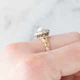 Anello a margherita antico in oro giallo 14K e argento con perla bianca e diamanti di taglio rosetta (0.13ctw ca.), primi del ‘900