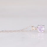 Collana vintage in oro bianco 10K con ciondolo punto luce con zaffiro rosa e diamante