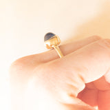 Solitario vintage in oro giallo 18K con zaffiro cabochon (2.50ct ca.), anni ‘60/‘70