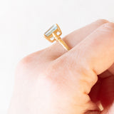 Anello vintage francese in oro giallo 18K con topazio azzurro trattato (2.70ct ca.), anni ‘50/‘60