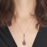 Collier vintage in stile antico con catenina in oro bianco 18K e con ciondolo in oro giallo 18K e argento con rubino (0.60ct ca.) e diamante di taglio rosetta (0.10ct ca.), anni ‘50/‘60