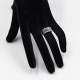 Anello a fascia vintage in platino con tormaline Paraiba (0.23ctw) e diamanti (0.40ctw), anni ‘2000