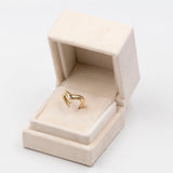 Anello vintage a V in oro giallo 18k con zaffiro e diamante, anni '70