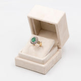 Anello vintage a margherita in oro giallo 14k con smeraldo (1.70ct) e diamanti (0.84ctw), anni '70