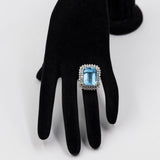 Anello vintage da cocktail in oro giallo e bianco 18k con topazio azzurro (20ct) e diamanti (1,70ctw), anni '70