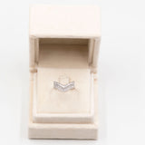 Anello vintage a "V" in platino 900 e diamanti (0,68ctw)