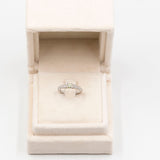 Anello vintage in platino 900 con diamante centrale di 0,33ct e diamanti di contorno di 0,29ctw