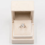 Anello vintage in platino con diamante a goccia (1,01ct) e due diamanti (0,17ctw)