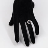Anello vintage a margherita in oro bianco 14k con zaffiro (1ct) e diamanti (0,24ctw)