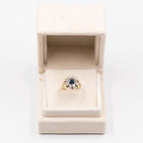 Anello vintage a margherita in oro giallo 14k con zaffiro (0,60ct) e diamanti (0,64ctw), anni '70