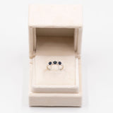 Anello vintage in oro bianco 14k con diamanti e zaffiri, anni '70