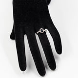 Anello vintage a margherita in oro bianco 9k con zaffiro e diamanti
