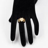 Anello vintage in oro giallo 18k raffigurante due sirene e uno stemma, anni '60