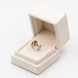 Anello vintage in oro 8k con rubini, zaffiri e diamante.