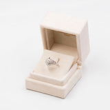 ANELLO GEOMETRICO CON FIORE IN PLATINO CON DIAMANTI (1CTW), ANNI ‘80