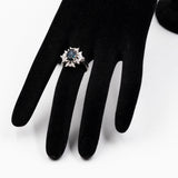 ANELLO A FIORE IN PLATINO CON ZAFFIRO AUSTRALIANO (2.26CT) E DIAMANTI (0.84CTW)