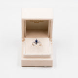 ANELLO A BALLERINA IN PLATINO CON ZAFFIRO (0.65CT) E DIAMANTI (0.65CTW), ANNI ‘90