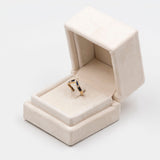 Anello vintage a "V" in oro giallo 9K con diamanti e zaffiri