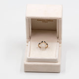 Anello vintage a "V" in oro giallo 9K con diamanti e zaffiri