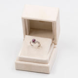 Anello vintage in oro bianco 9k con rubino stellato (1,20ct) e diamanti (0,10ctw)