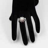 Anello vintage a fiore in oro 18k con perla e diamanti (1ctw), anni '60